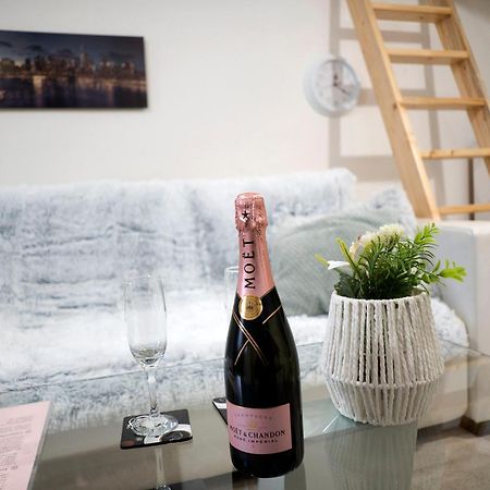 New Stylish Place For Couple Bratislava Exteriör bild